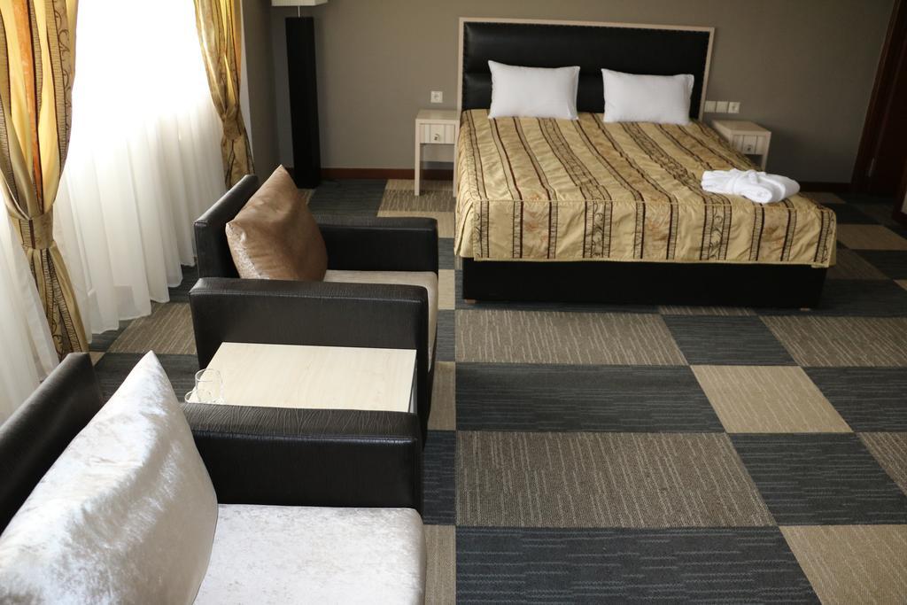 Aktau Hotel Buitenkant foto