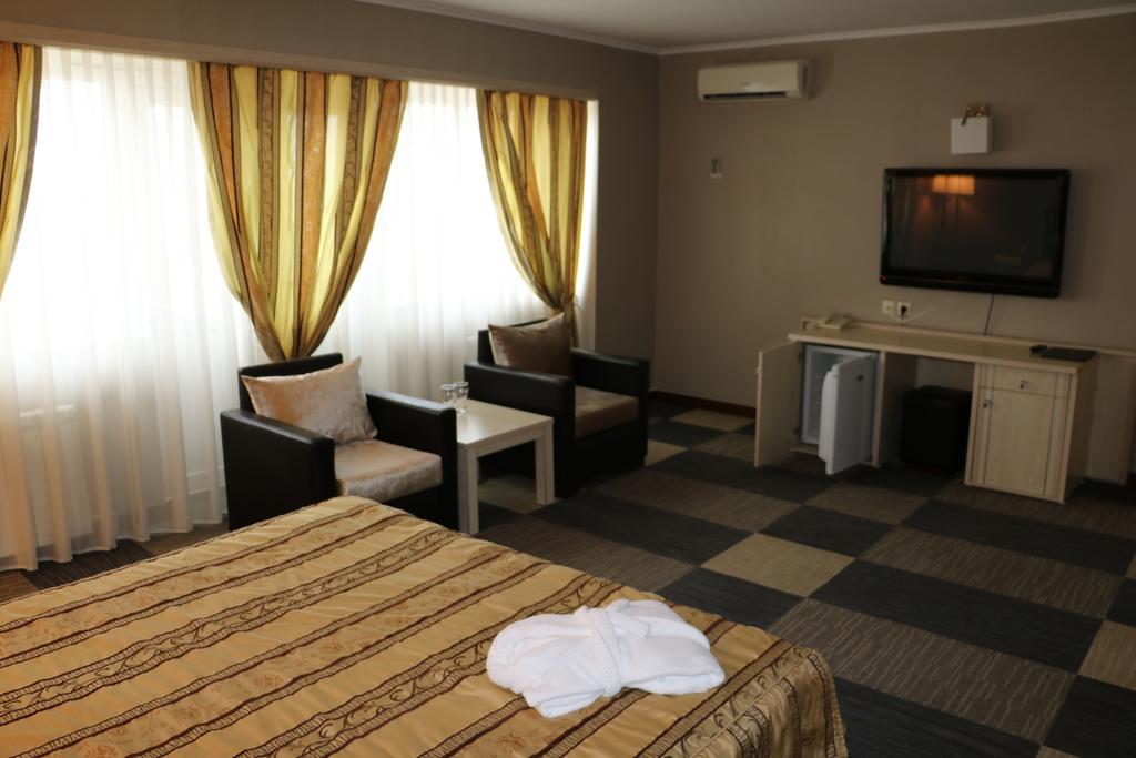 Aktau Hotel Buitenkant foto